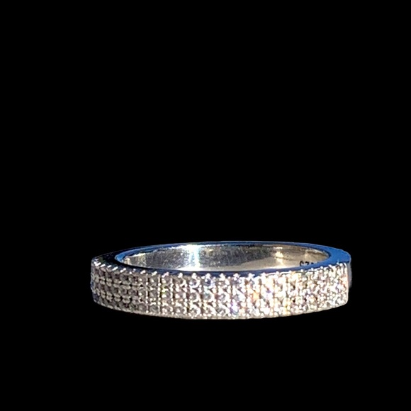 A Sparkly 925 Sterling Silver Ring - Picture 1 of 6